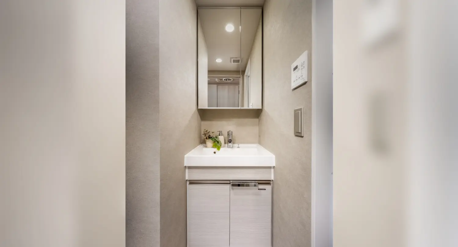 POWDER ROOM
