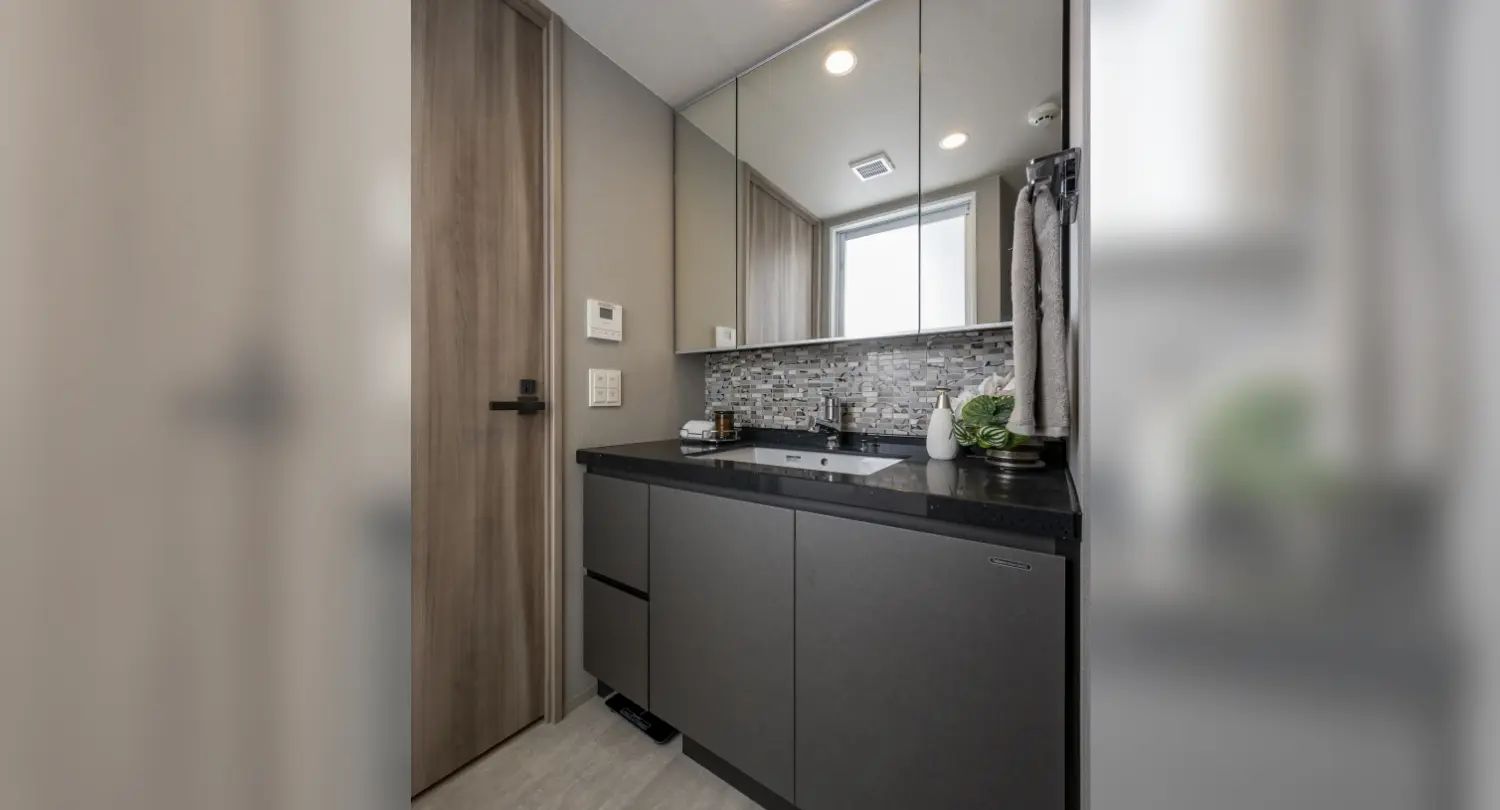 POWDER ROOM