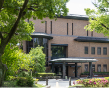 鶴舞中央図書館