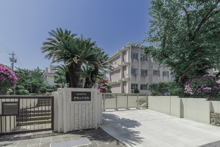 市立伊勢山中学校（約1,500m）