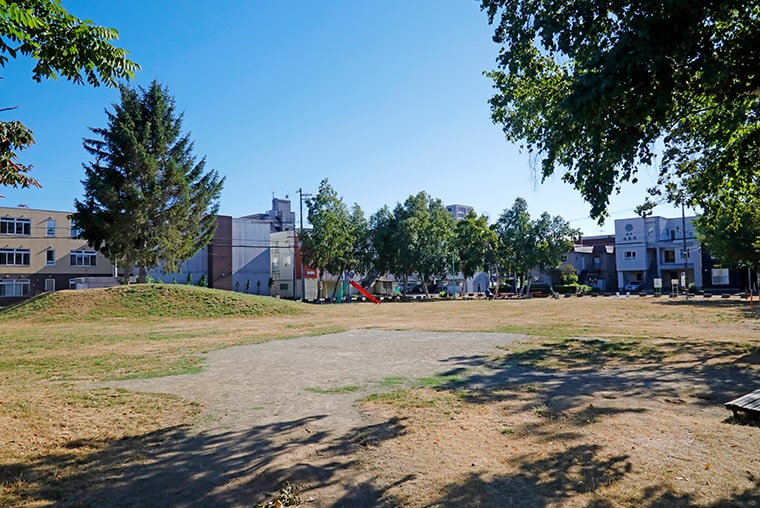 青空公園 徒歩2分(約150m)
