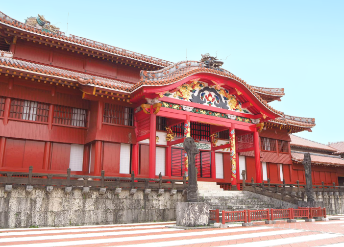 首里城（自転車10分・約2,420m）