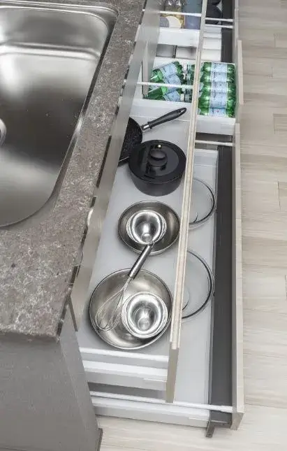 ソフトクローズレール付スライド収納