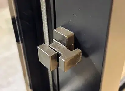 指詰め防止サッシ